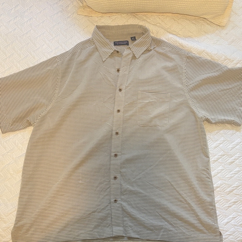Roundtree & Yorke Tan Checkered Button Down Shirt